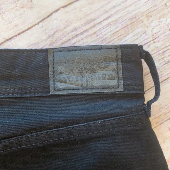 Levi’s Black High Rise Short • Sz 5 - Picture 4 of 10